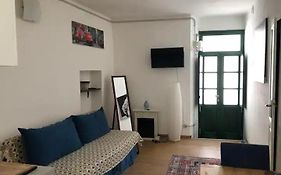 Monolocale A Lesa - Monolocale Indipendente Con Divano Letto E Angolo Cottura