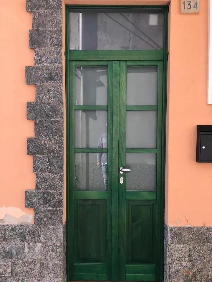 Monolocale A Lesa - Monolocale Indipendente Con Divano Letto E Angolo Cottura Extérieur photo