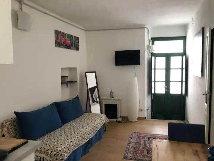 Monolocale A Lesa - Monolocale Indipendente Con Divano Letto E Angolo Cottura Extérieur photo